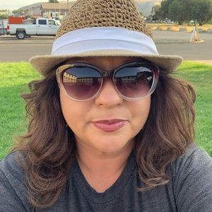 Meet your Posher, Yolanda